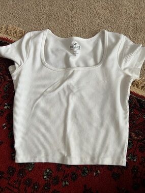 Hollister White Ribbed Scoop-Neck Cropped Tee